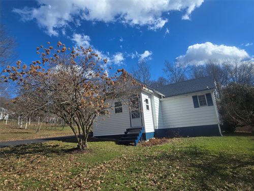 142 Morton St, Wheatland, PA, 16161-1143 | Card Image