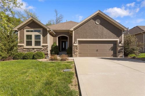 9315 N Belton Ave, Kansas City, MO, 64154-7820 | Card Image