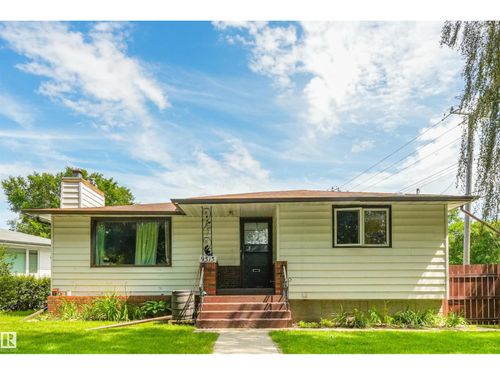9513 81 St Nw, Edmonton, AB, T6C2W4 | Card Image
