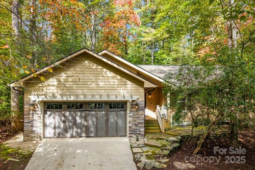 703 Kanasgowa Dr, Brevard, NC, 28712-9090 | Card Image