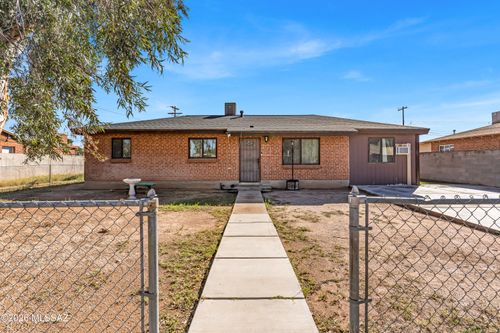 2201 S March Pl, Tucson, AZ, 85713-4121 | Card Image