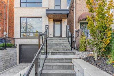 678 Oriole Pky, House other with 4 bedrooms, 5 bathrooms and 3 parking in Toronto ON | Image 2