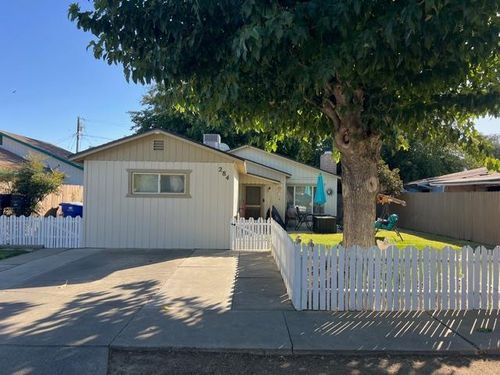 284 Buchanan St, Coalinga, CA, 93210-1511 | Card Image