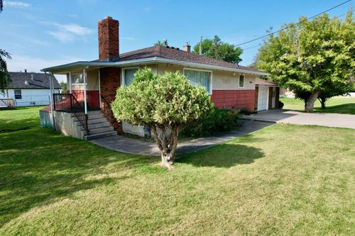 104 Centre Street S, Magrath, AB, T0K1J0 | Card Image