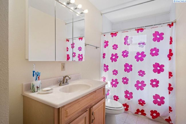 515 Nw Robert St, Home with 4 bedrooms, 4 bathrooms and null parking in Pullman WA | Image 21