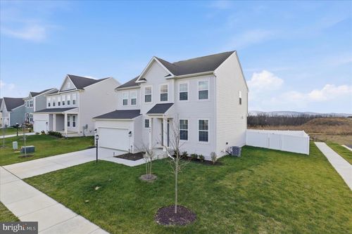 889 Barksdale Dr, CHARLES TOWN, WV, 25414-6068 | Card Image