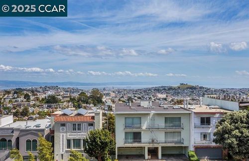 755 Corbett Ave, San Francisco, CA, 94131-1332 | Card Image