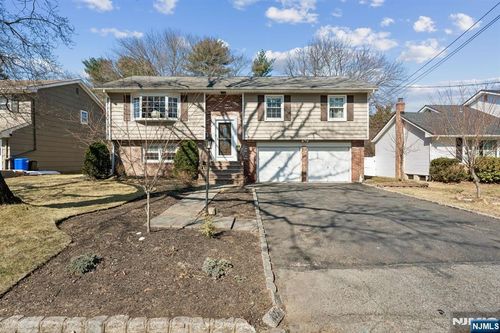 36 Williamsburg Dr, Roseland, NJ, 07068-1215 | Card Image