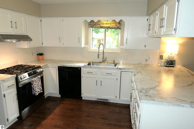 1502 Greenbriar St, House other with 4 bedrooms, 2 bathrooms and null parking in Mt. Pleasant MI | Image 9