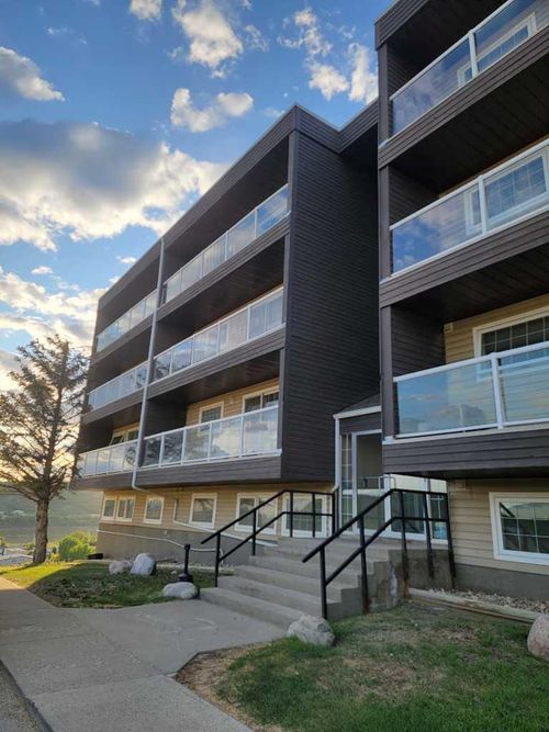 105-9005 99 St, Peace River, AB, T8S1H1 | Card Image