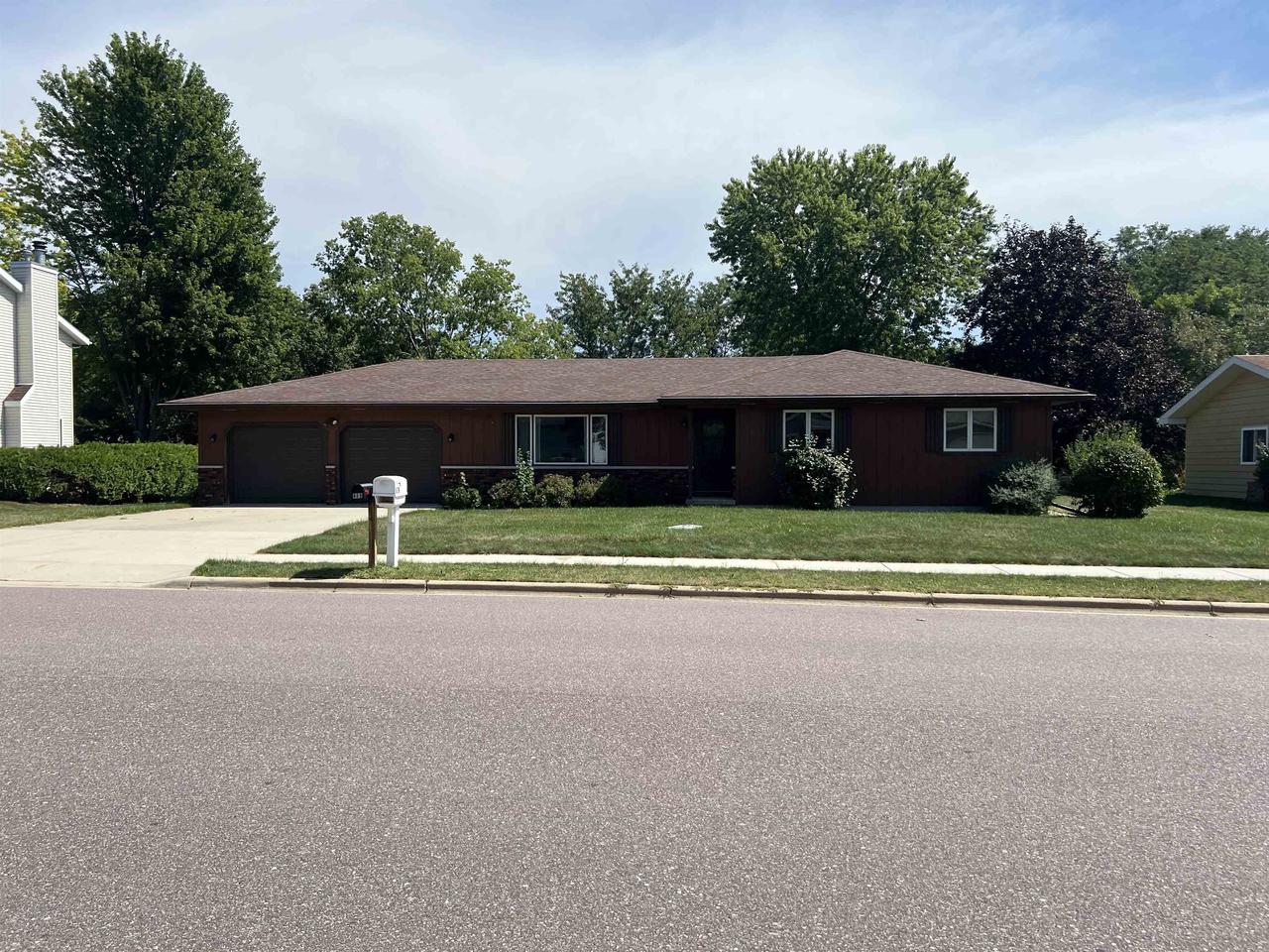 Sycamore St, Sauk City, WI 53583