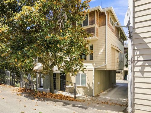 2106 E Terrace St, Seattle, WA, 98122-5932 | Card Image