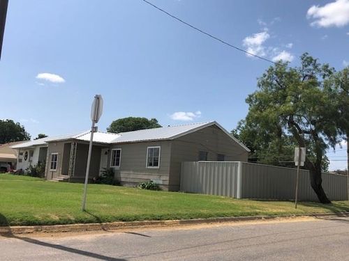 2807 38th St, Snyder, TX, 79549-5758 | Card Image