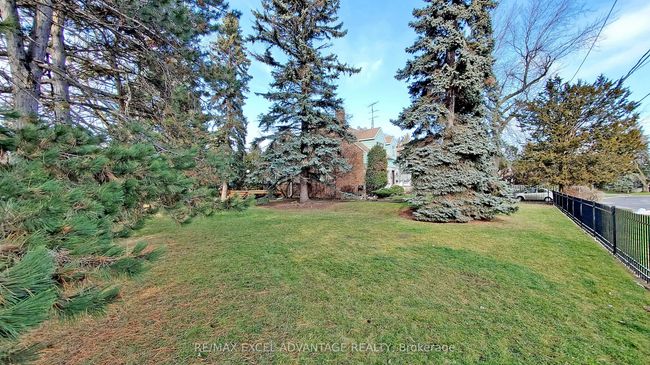 2 Sandringham Dr, House other with 4 bedrooms, 3 bathrooms and 6 parking in North York ON | Image 4