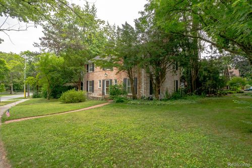 26120 Hendrie Blvd, Huntington Woods, MI, 48070-1250 | Card Image