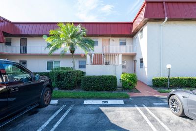 206 - 12026 Greenway Circle S, Condo with 2 bedrooms, 2 bathrooms and null parking in Royal Palm Beach FL | Image 1