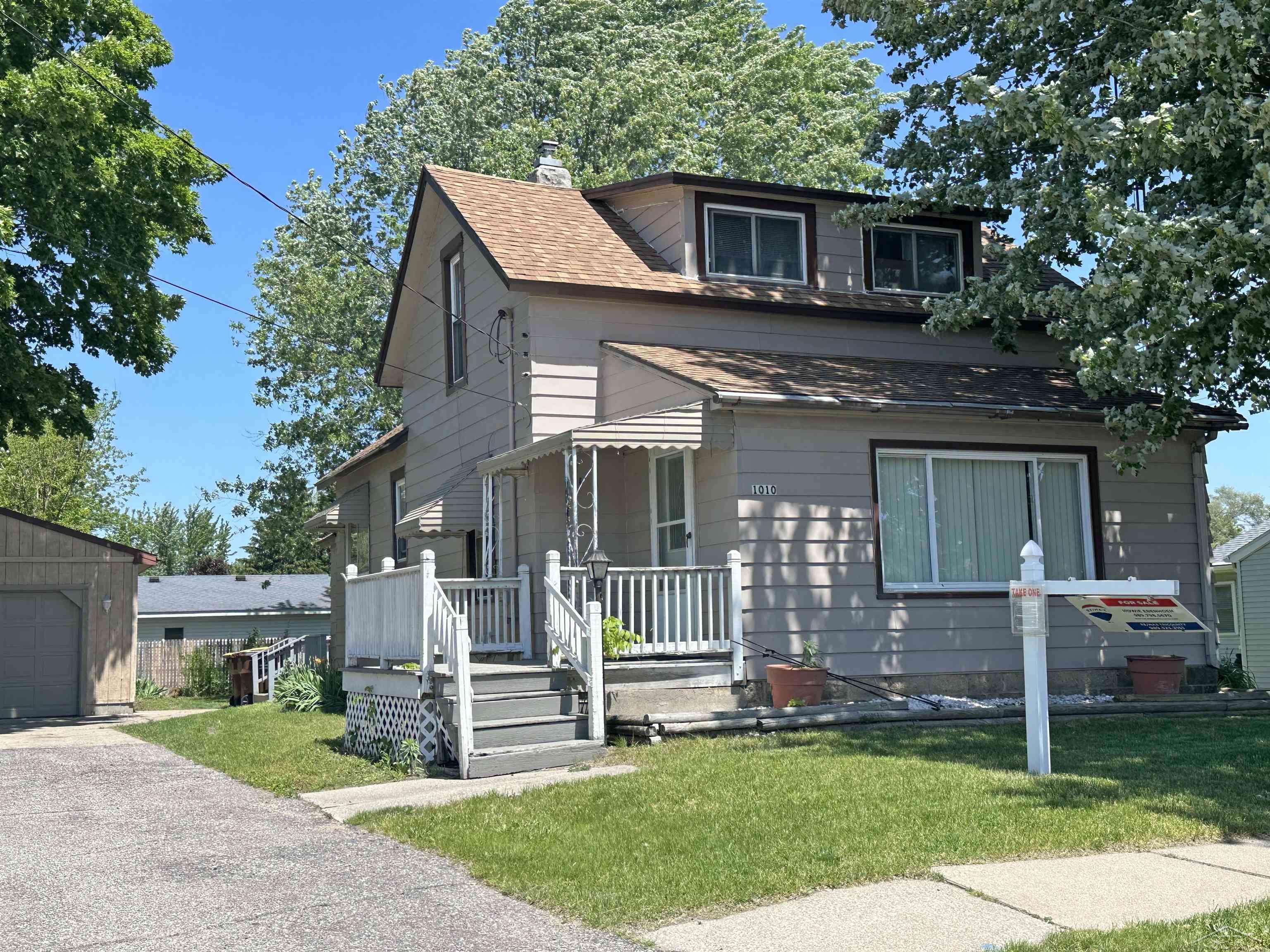 Broad St, Chesaning, MI 48616
