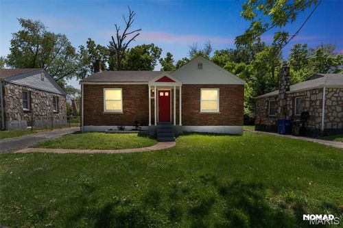8246 Montreal Dr, Saint Louis, MO, 63132-2620 | Card Image