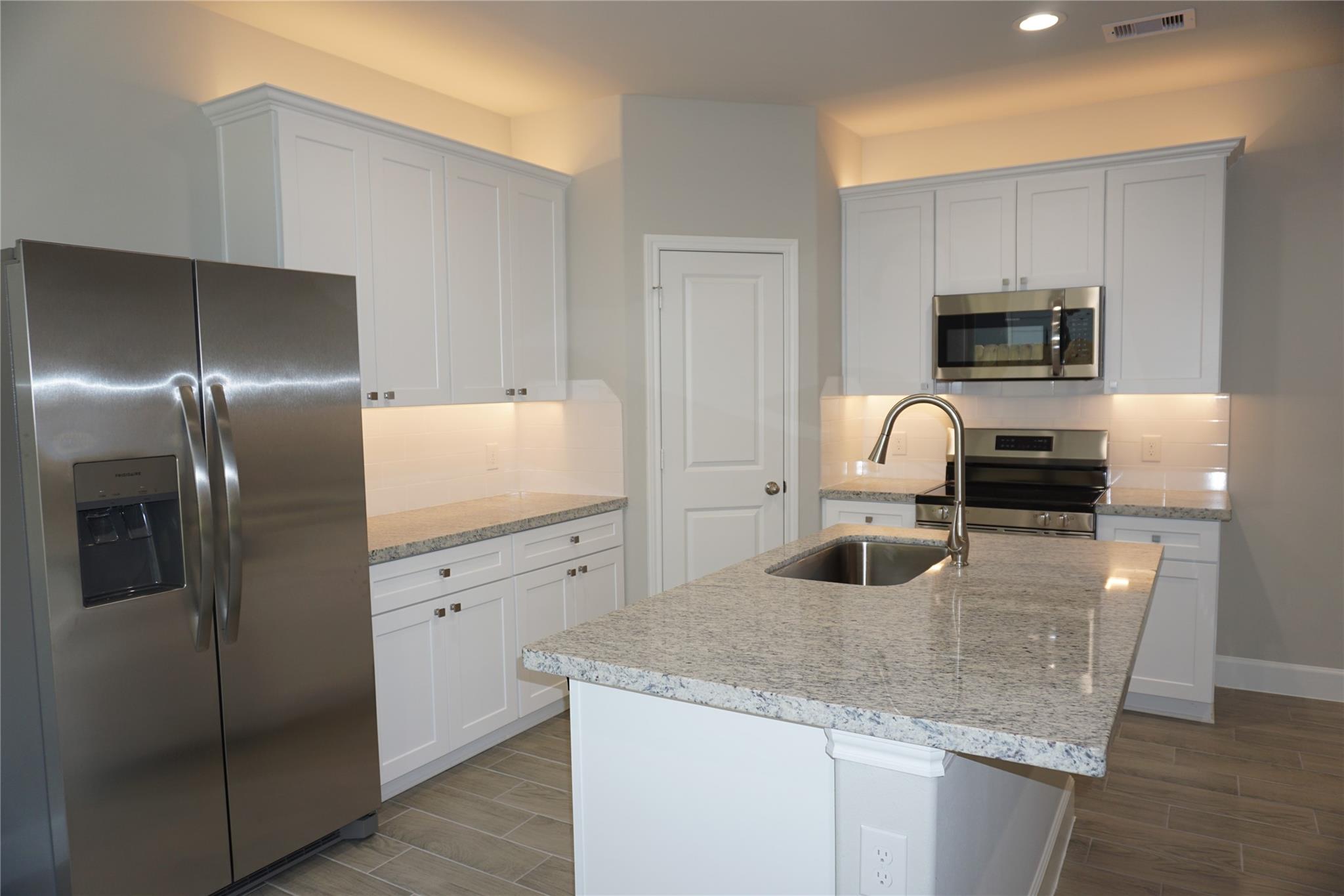 Residential Lease in Willis 5