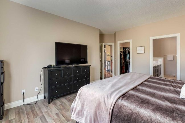 74 Discovery Ridge Road Sw, Home with 4 bedrooms, 3 bathrooms and 4 parking in Calgary AB | Image 24