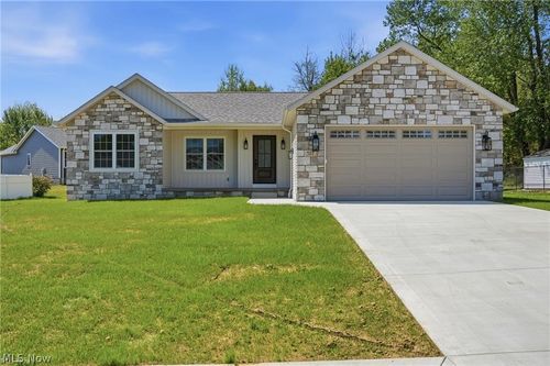 517 Whitetail Trl Ne, Canton, OH, 44704-2493 | Card Image