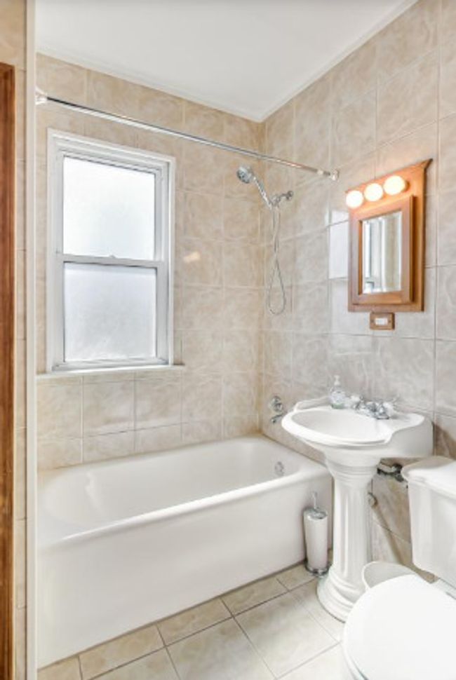 This is the second bathroom with a tub/shower comb | Image 9