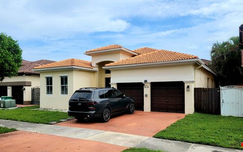 8781 Nw 178th St, Hialeah, FL, 33018-6552 | Card Image
