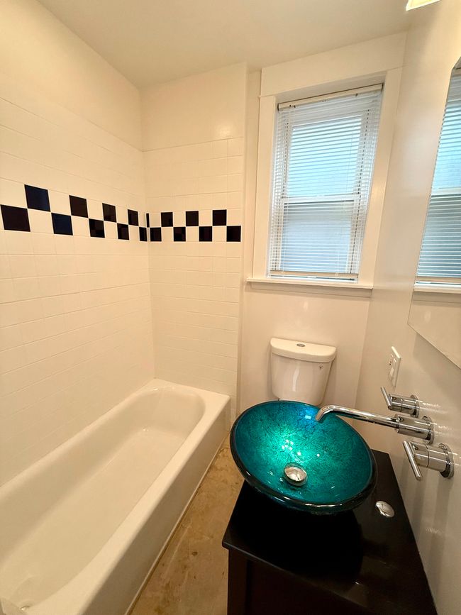 APT-2 - 3256 N Lakewood Ave, Condo with 3 bedrooms, 2 bathrooms and null parking in Chicago IL | Image 14