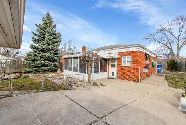 24223 Loretta Ave, House other with 3 bedrooms, 2 bathrooms and null parking in Warren MI | Image 24