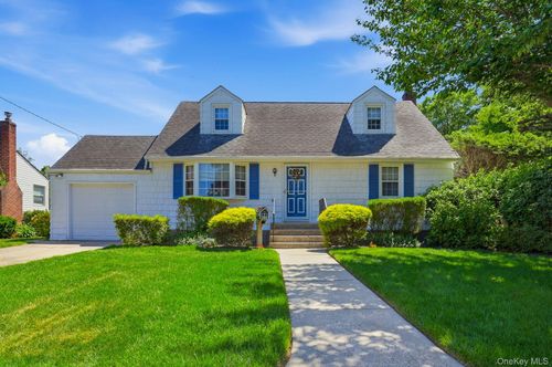 1 Dogwood St, Farmingdale, NY, 11735-1634 | Card Image