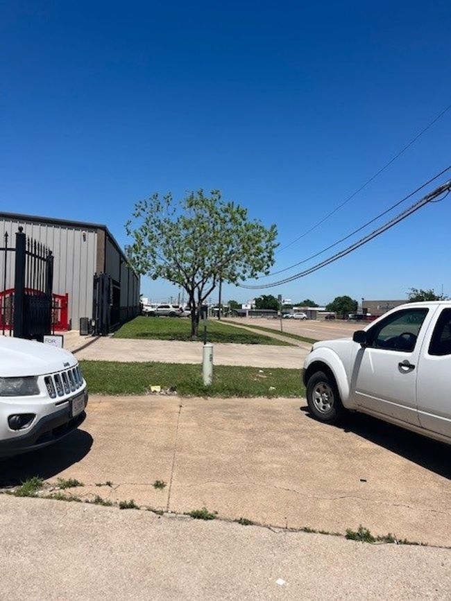 View of yard | Image 16