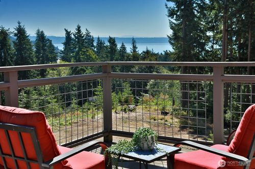 3673 Kingston Ct, Clinton, WA, 98236-9224 | Card Image
