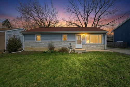 349 Woodland Dr, Grayslake, IL, 60030-1449 | Card Image