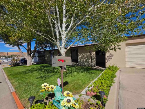 1205 Cottonwood Dr, Rock Springs, WY, 82901-6618 | Card Image
