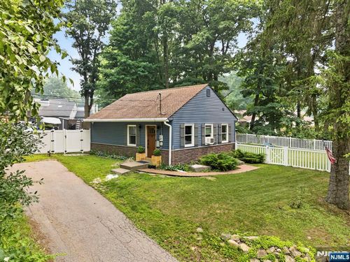 532 Glen Road, Sparta, NJ, 07871 | Card Image