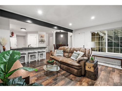 a-910 S Dahlia St, Denver, CO, 80246-2849 | Card Image