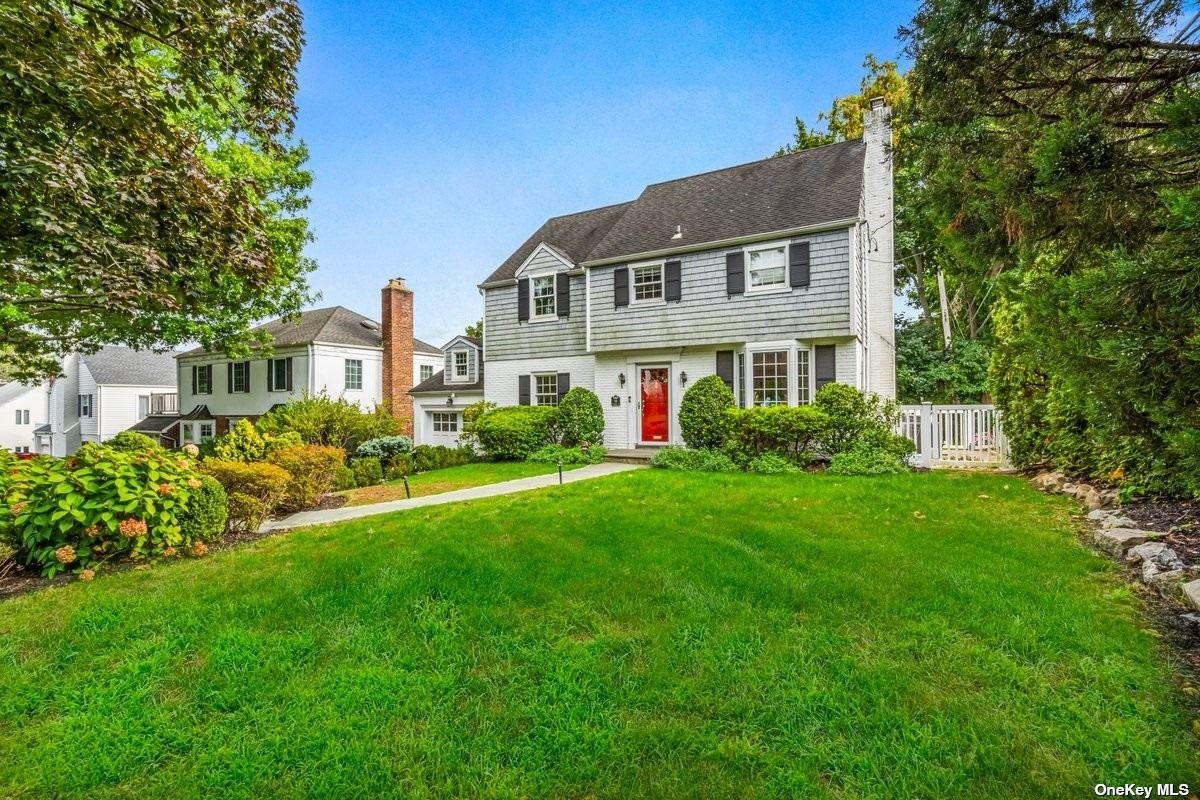 Normandy Ln, Manhasset, NY 11030