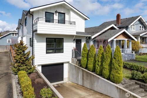 132 Ne 52nd Street, Seattle, WA, 98105 | Card Image