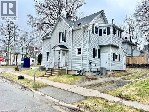 252 Robinson St, Simcoe, ON, N3Y1X5 | Card Image