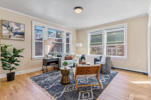 111-905 Ne 43rd St, Seattle, WA, 98105-6018 | Card Image