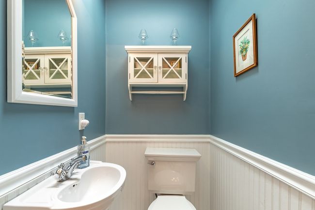 202 Bridge St, House other with 3 bedrooms, 3 bathrooms and 5 parking in Beverly MA | Image 26
