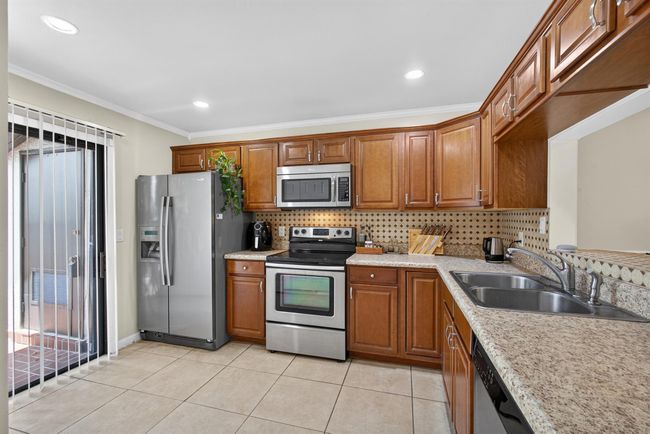 360 Quebec Ct, Condo with 3 bedrooms, 2 bathrooms and null parking in Royal Palm Beach FL | Image 16