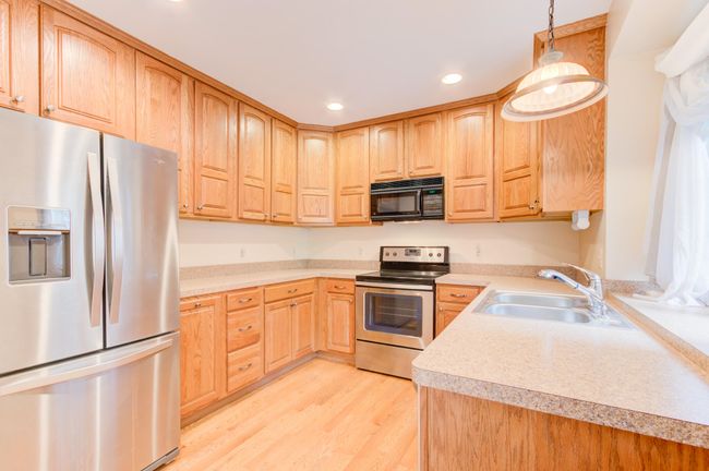 801 Sherman Dr, Condo with 2 bedrooms, 3 bathrooms and null parking in Royal Oak MI | Image 16