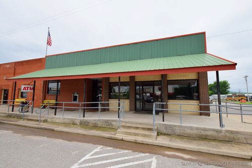 110 E Main St, Hulbert, OK, 74441-8902 | Card Image