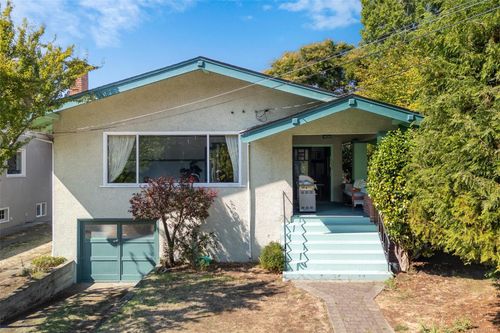 1746 Lulie St, Oak Bay, BC, V8R5W6 | Card Image