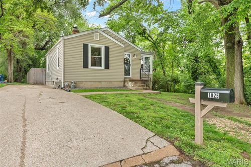 1025 Vine St, Collinsville, IL, 62234-3577 | Card Image