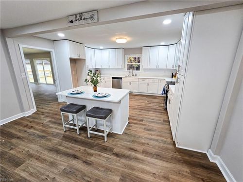 47 Santa Barbara Dr, Hampton, VA, 23666-1620 | Card Image