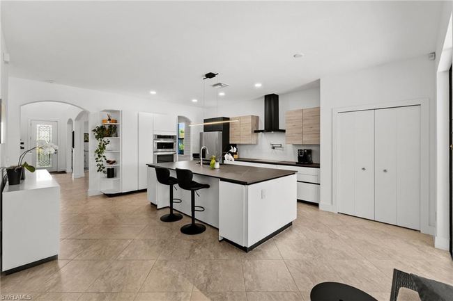 4764 Formosa Dr, House other with 5 bedrooms, 3 bathrooms and 3 parking in NAPLES FL | Image 5