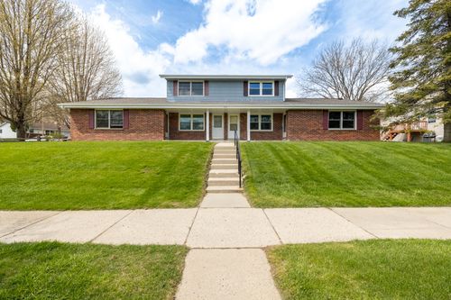 apt-3-220 S 18th Ave, West Bend, WI, 53095-3048 | Card Image
