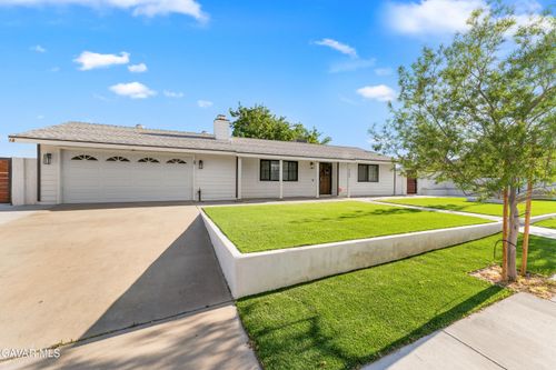 16122 Stagecoach Ave, Lake Los Angeles, CA, 93591-3208 | Card Image